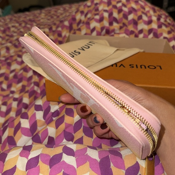 Authentic LOUIS VUITTON Zippy wallet LV by the Pool canvas Pink Yellow - Picture 11 of 16